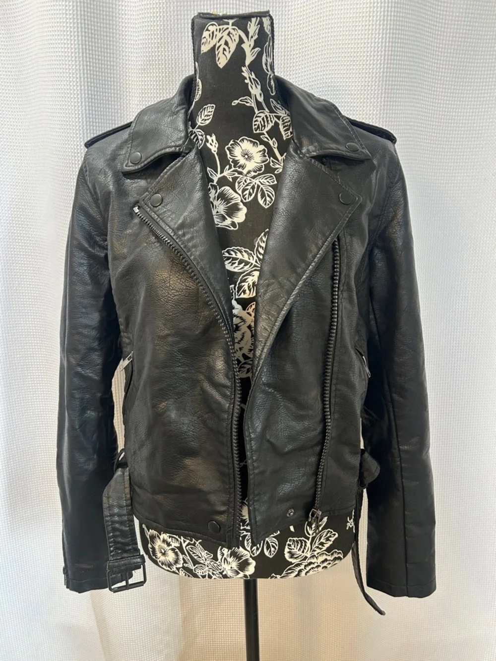 NWT Wild Fable Black Vegan Leather Motorcycle Rider Biker Jacket Women’s M - Picture 2 of 10